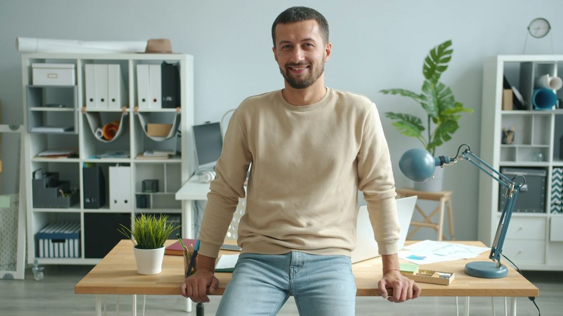 Selbstständiger in seinem Büro